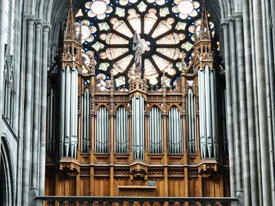 http://www.auvergne-centrefrance.com/decouvertes/patrimoi/roman/cathedrale/cathedrale-5.jpg