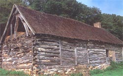 La maison en bois d'empilage de Pierre Guilleteau, le dernier chasseur de loups...