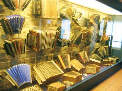 L'urganettu – L'accordéon diatonique - Collections Musée de la Corse