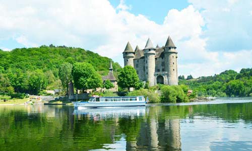 Le chteau de Val  Lanobre (Cantal)