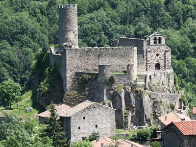 http://www.auvergne-centrefrance.com/geotouring/patrimoi/chateau/43/chalencon-9.jpg 