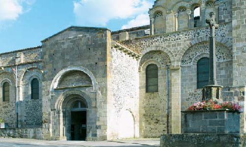 L'Abbatiale Saint-Pierre  Mozac (Puy-de-Dme)