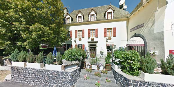 Auberge du Pont de Lanau  Neuvglise (Cantal)