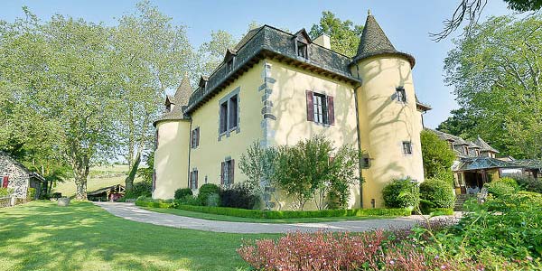 Chteau de Salles  Vzac (Cantal)