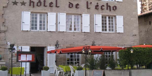 Htel L'cho et l'Abbaye  La Chaise Dieu (Haute-Loire)